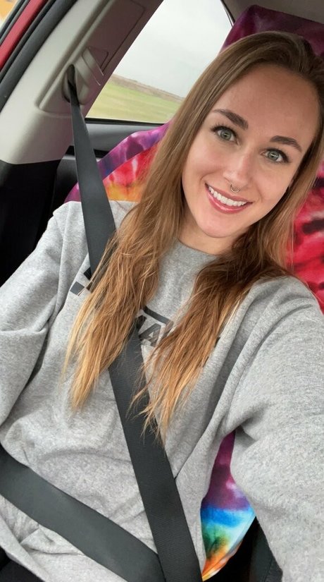 erintakesrequests nude only fans