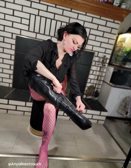 Anyalikestosuck onlyfans images