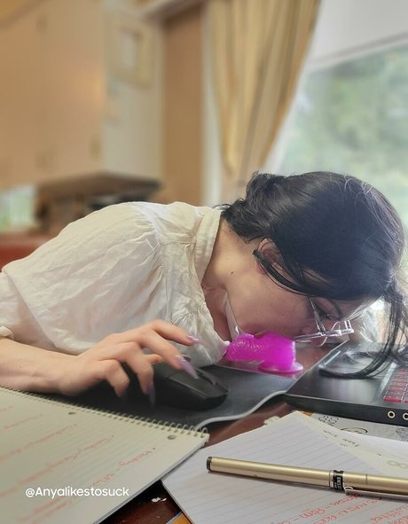 Anyalikestosuck onlyfans sextape