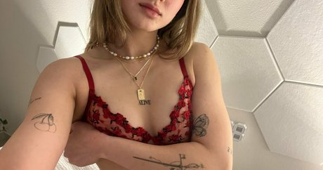 leoniemontyyy leaks onlyfans