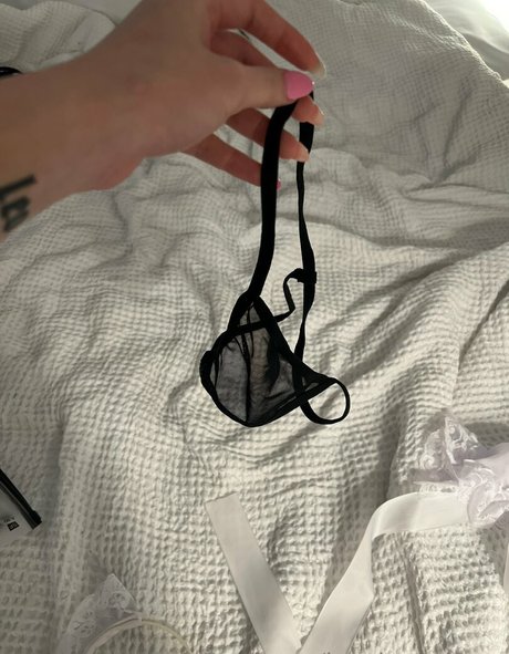 leoniemontyyy onlyfans strip