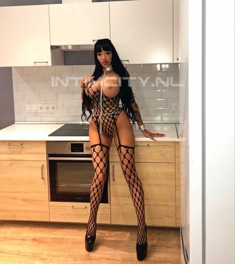 Russian Bomba Tut nudes onlyfans leaks