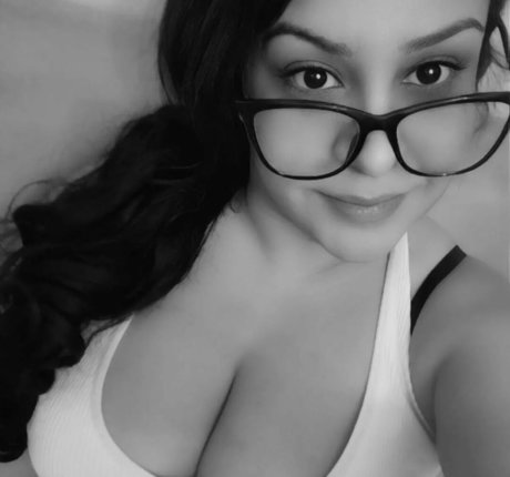 curvy solo onlyfans free plate