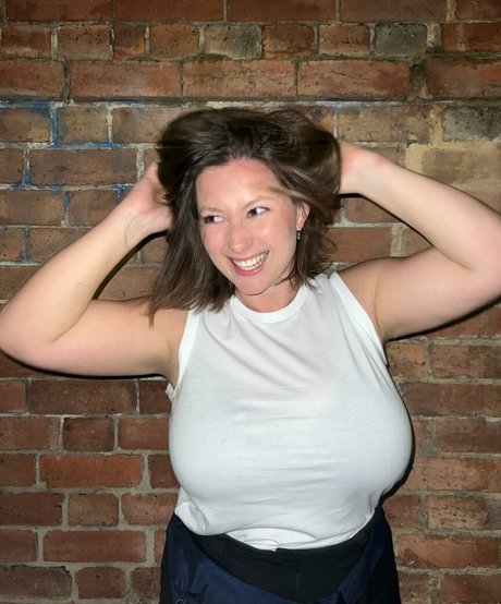 young asian onlyfans pornos selfie