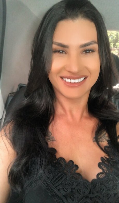 Alinne Garcia onlyfans content type