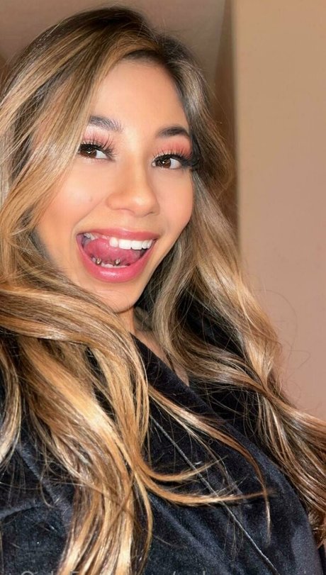 xxlaynamarie onlyfans content