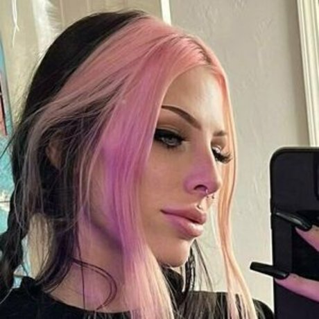 Strawberrysquirtcake onlyfans public photos