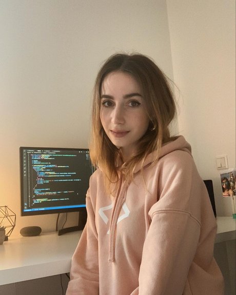 brunette pov onlyfans pretty picture