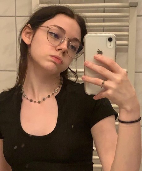 Rosiemx x only fans nudes