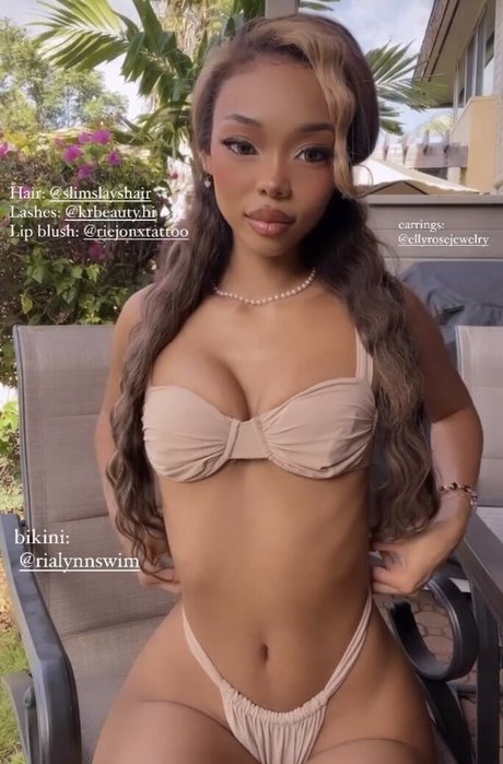 Stephanie Hikaru onlyfans post