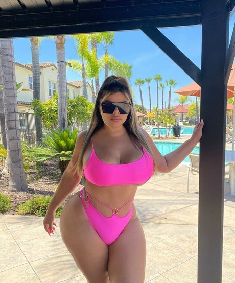 Michelle Mendez feet onlyfans