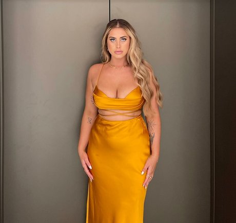 Ariella Nyssa sexy onlyfans