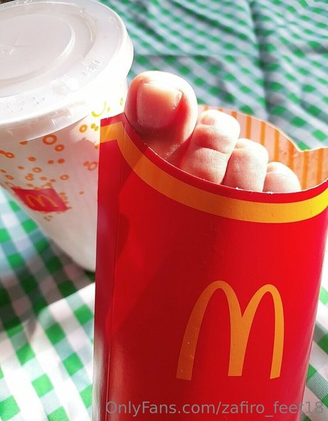 zafiro feet18 onlyfans leams