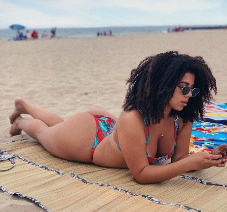 Amanda Carvalho onlyfans leaked.