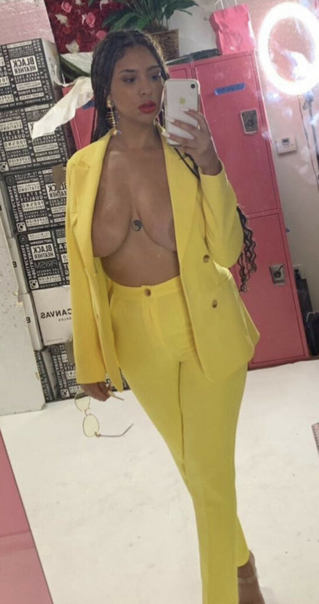 Annamarie Sarai onlyfans strip