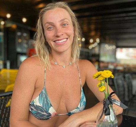 Fernanda Colombo  candids