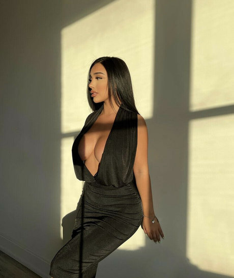 Kiara Marie topless onlyfans