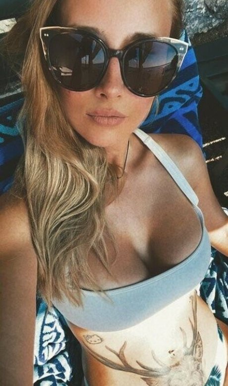 lizzzyfox nudes onlyfans leak