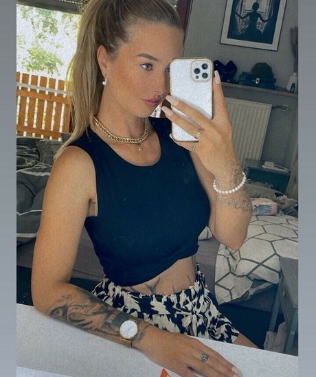 lizzzyfox naked onlyfans