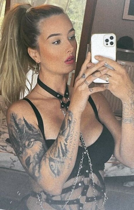 lizzzyfox onlyfans page