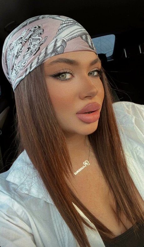 Roxana Elena tits onlyfans