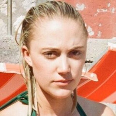 Maika Monroe nude onlyfans