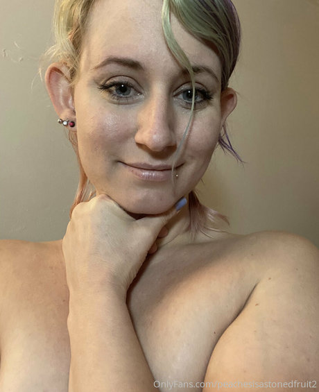 peachesisastonedfruit2 onlyfans pictures