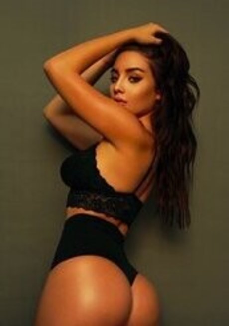 Ella Orten onlyfans sextape