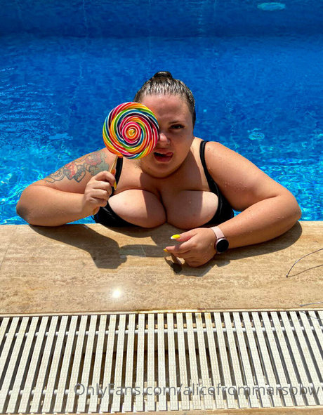 alicefrommarsbbw onlyfans photo