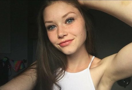 Lily Ana Alexander onlyfans leak