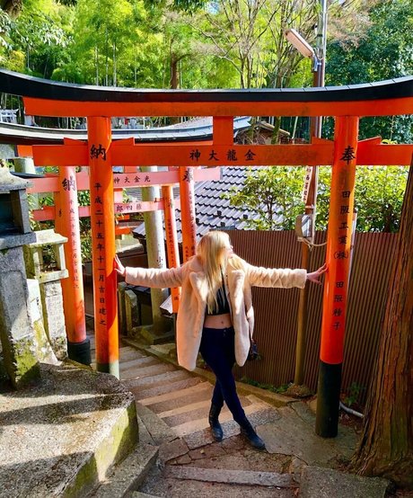 schoolgirl onlyfans hd images