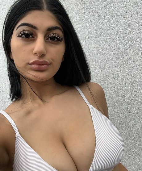 Busty Indian onlyfans naked