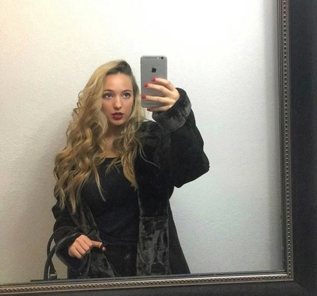 Kimi McFarland onlyfans leak ass