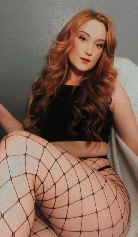 Mia Blossom onlyfans model photo