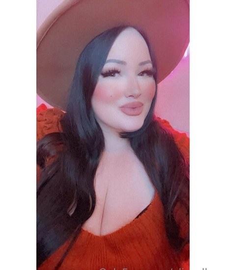 elizaallure onlyfans desnuda