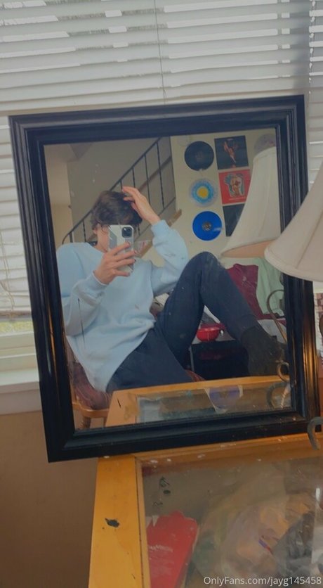 boytwinkjay21 onlyfans topless