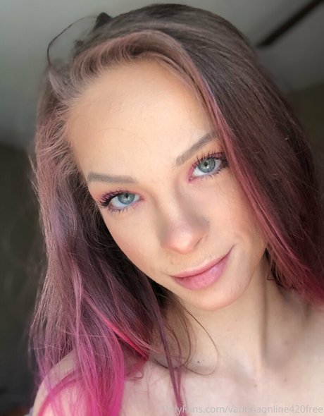 vannnaonline420free onlyfans porn nude