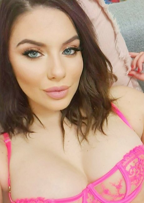 LittleMissTrish onlyfans images