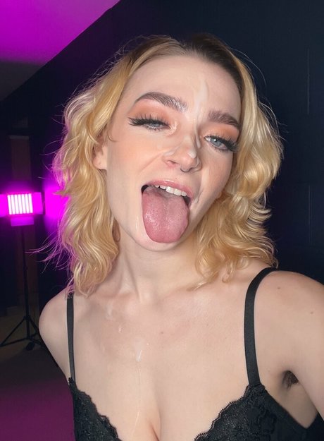 Lane Fox onlyfans model