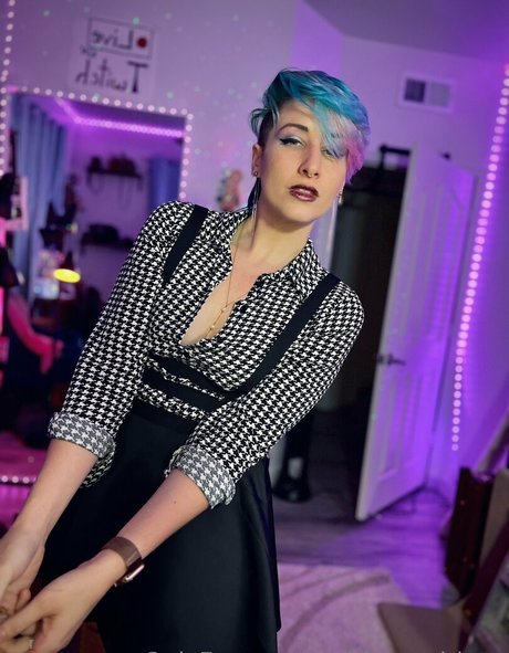 adriennedriggs onlyfans picture