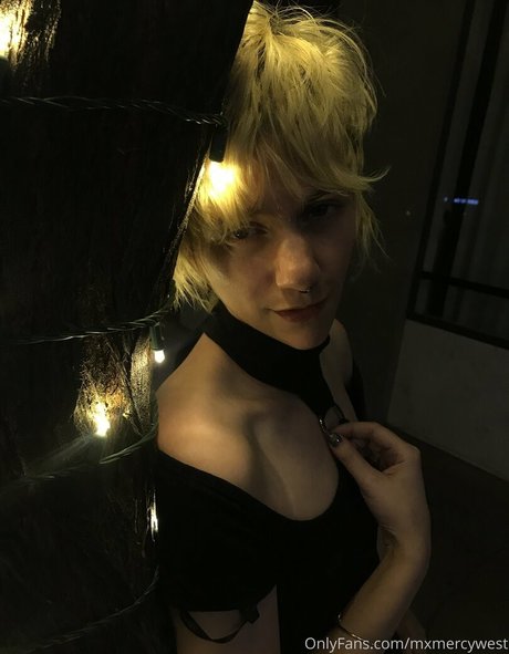 mxmercywest onlyfans naked pics