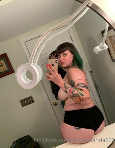 missamanda666 onlyfans topless
