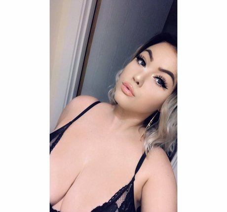 Kendall Rowan onlyfans tits