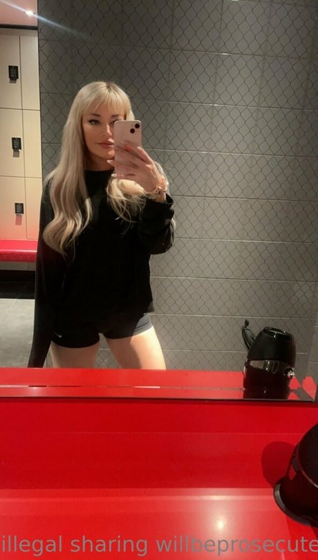 elisechristie onlyfans images