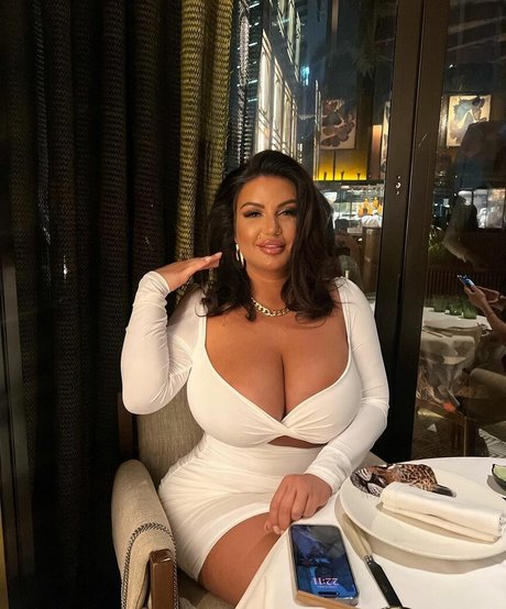 Mila Kokoscha onlyfans nude photos