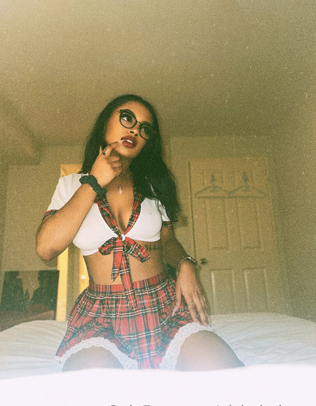 nishababyxo feet onlyfans