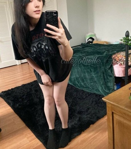 cutegothelle onlyfans leaks