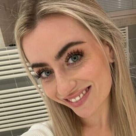 Emily Bellexx onlyfans leaked