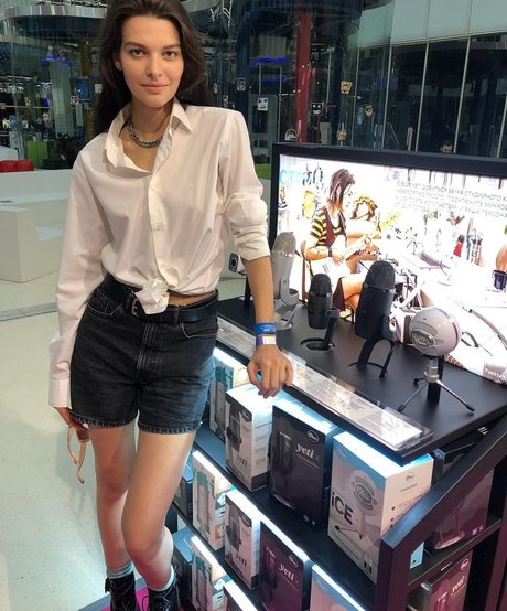 Sasha Zotova naked onlyfans