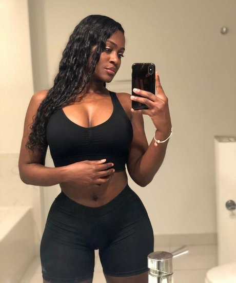 Babeth Lando onlyfans nude